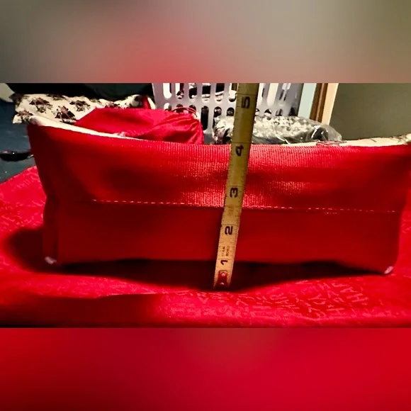 Harveys Seatbelt Bags X Disney - Queen of Hearts Foldover Purse - Picture 4 of 11